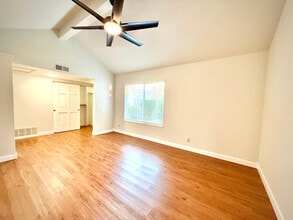 1582 Calle Enrique in Pleasanton, CA - Foto de edificio - Building Photo