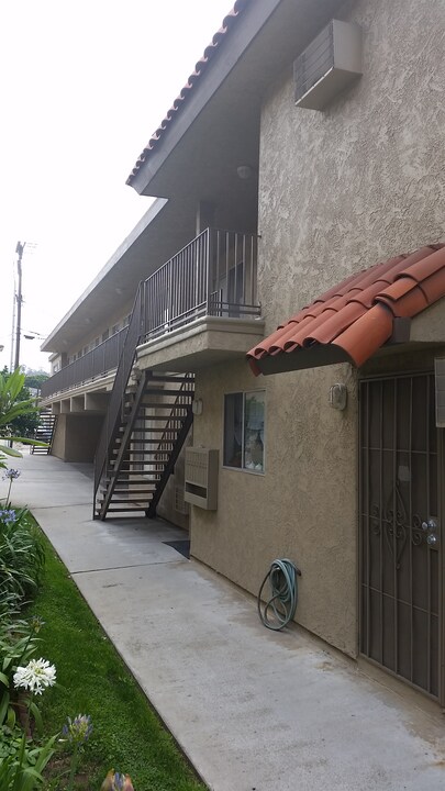 Bright & Wardman Apartments in Whittier, CA - Foto de edificio