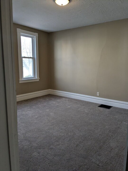 1613 4th Ave in Beaver Falls, PA - Building Photo