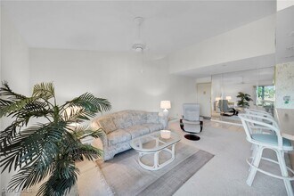 5625 Trailwinds Dr in Ft. Myers, FL - Building Photo - Building Photo