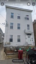 19 Butterfield St, Unit Second floor in Lowell, MA - Building Photo