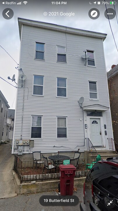 19 Butterfield St, Unit Second floor in Lowell, MA - Foto de edificio