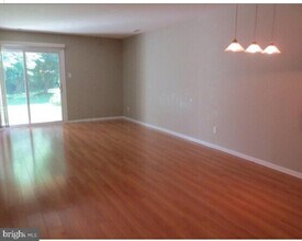 526 Willow Turn in Mount Laurel, NJ - Building Photo - Building Photo