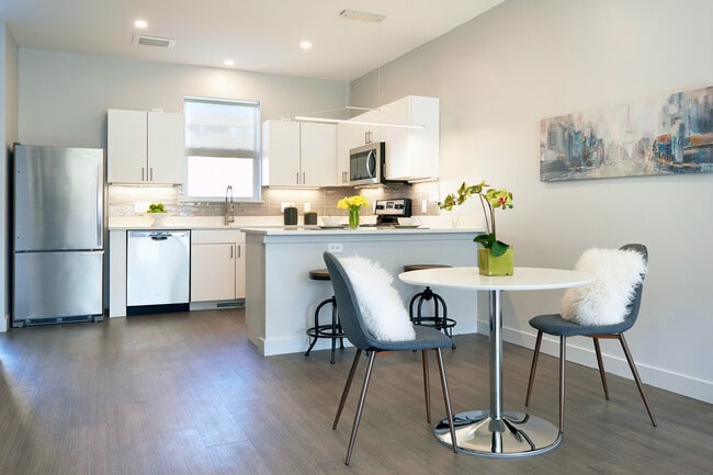 VIDA Apartments and Townhomes