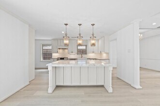 6249 Overbrook Ln in Houston, TX - Foto de edificio - Building Photo