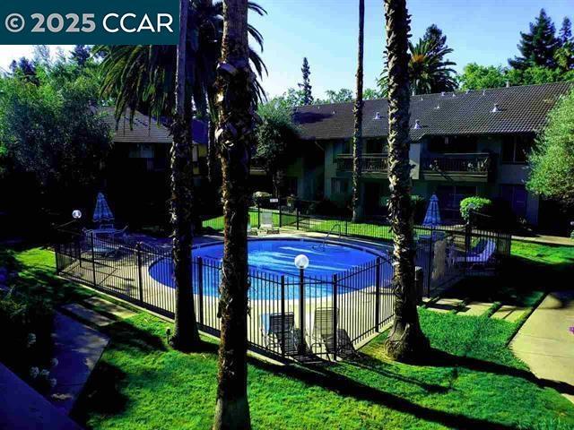 2742 Oak Rd in Walnut Creek, CA - Building Photo - Building Photo