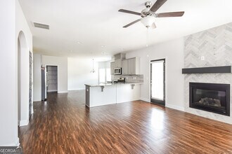 692 Overlook Gln Dr in Lawrenceville, GA - Building Photo - Building Photo
