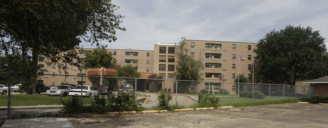 Oak Park Plaza in Baton Rouge, LA - Building Photo - Building Photo