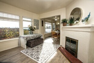 2407 E Ward St in Seattle, WA - Building Photo