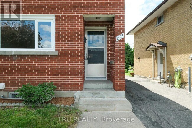 1006 Riddell Ave S in Ottawa, ON - Building Photo - Building Photo