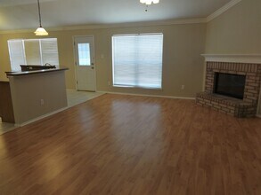 1909 Wahoo Dr in Mansfield, TX - Foto de edificio - Building Photo