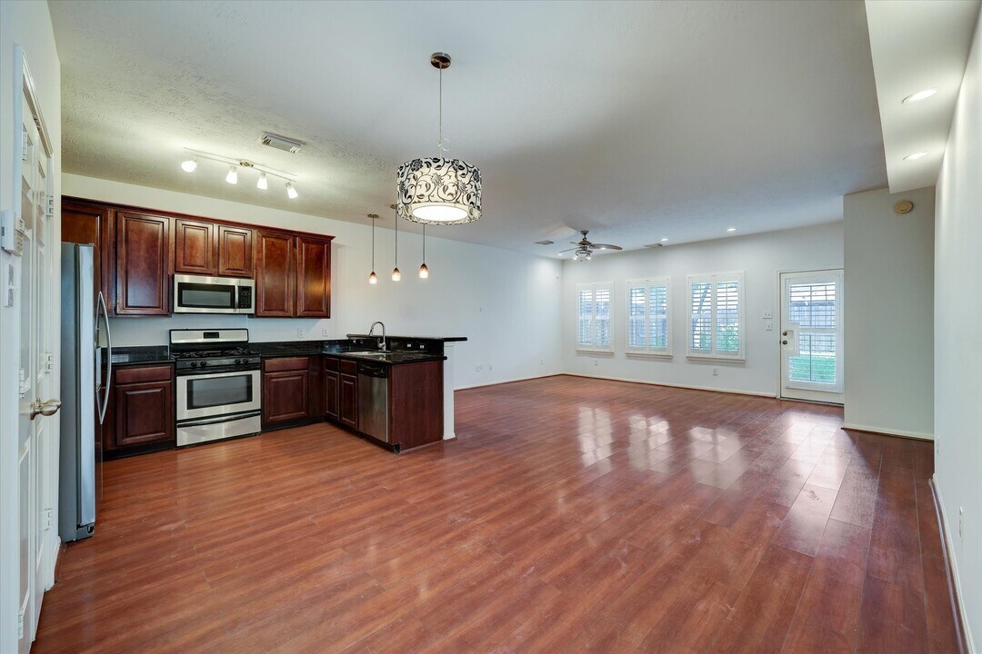 1161 Eden Park Ln in Houston, TX - Building Photo