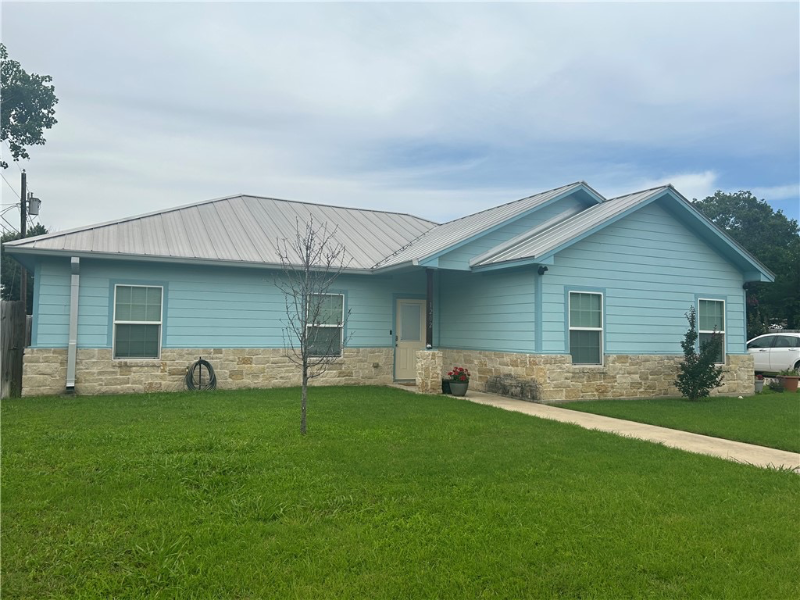1202 Ave B in Lacy Lakeview, TX - Foto de edificio