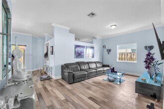 16266 SW 54th Terrace in Miami, FL - Foto de edificio - Building Photo