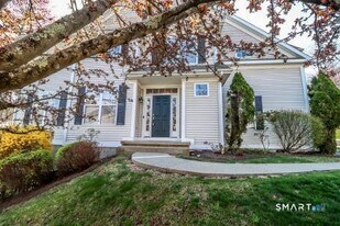 26 Woodcrest Ln in Danbury, CT - Building Photo