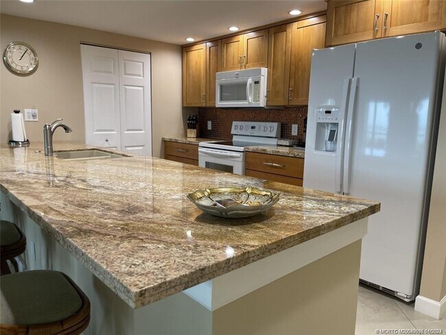 property at 264 NE Edgewater Dr