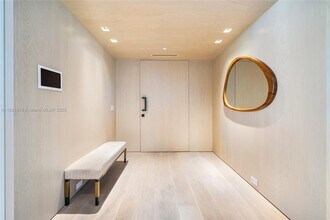 1 Collins Ave in Miami Beach, FL - Building Photo - Building Photo