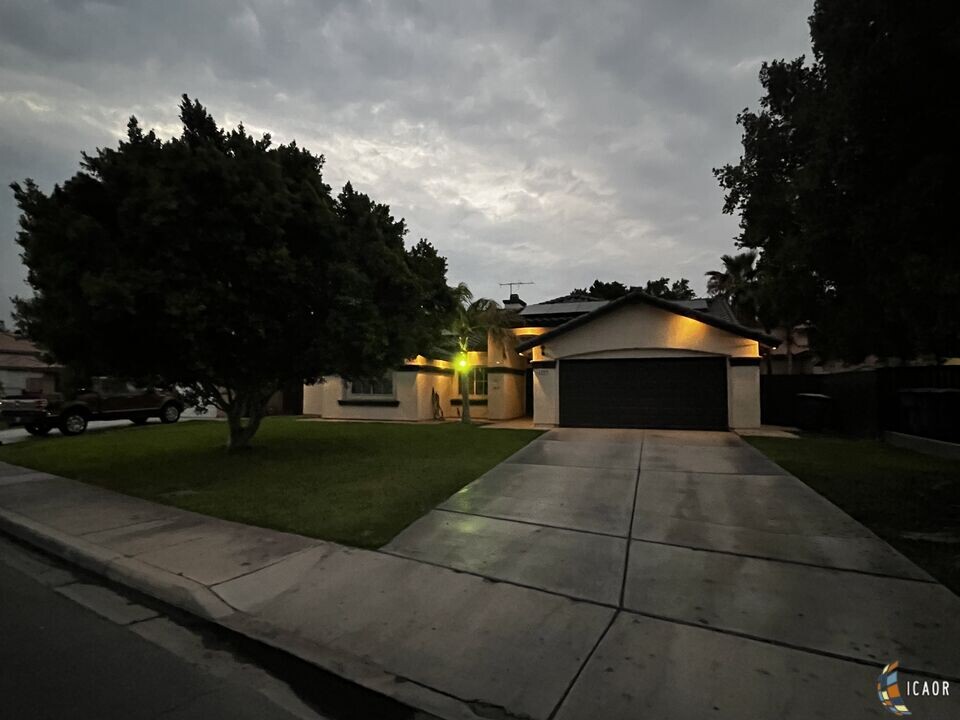 1149 E Zapata St in Calexico, CA - Building Photo