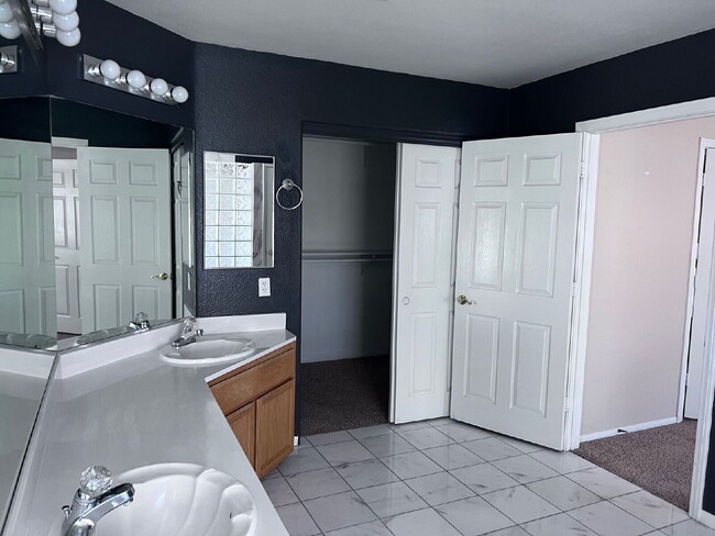 2817 Via Avanti St in Henderson, NV - Building Photo - Building Photo