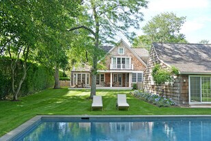 34 Post Ln in Southampton, NY - Building Photo