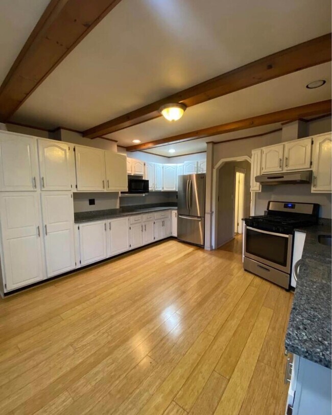 895 E Broadway, Unit 2 in Boston, MA - Building Photo - Building Photo