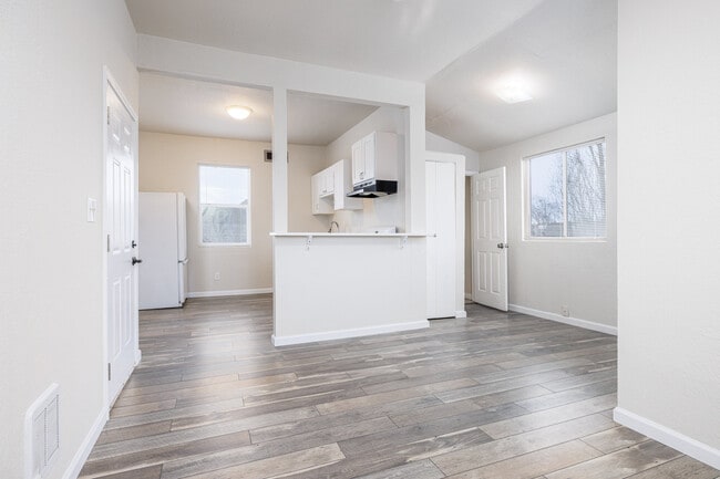 512 Barrett Ave, Unit 512