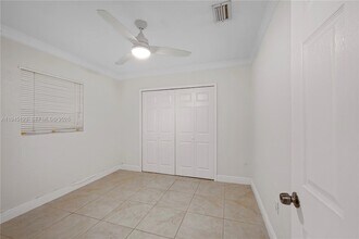 9312 SW 40th Terrace, Unit 9312 in Olympia Heights, FL - Foto de edificio - Building Photo