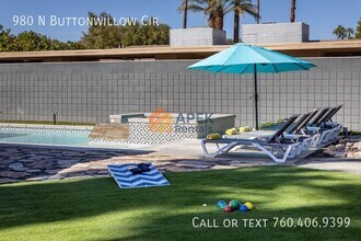 980 N Buttonwillow Cir in Palm Springs, CA - Building Photo - Building Photo