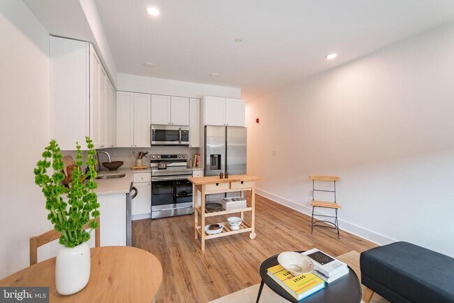 2101 Washington Ave in Philadelphia, PA - Building Photo - Building Photo