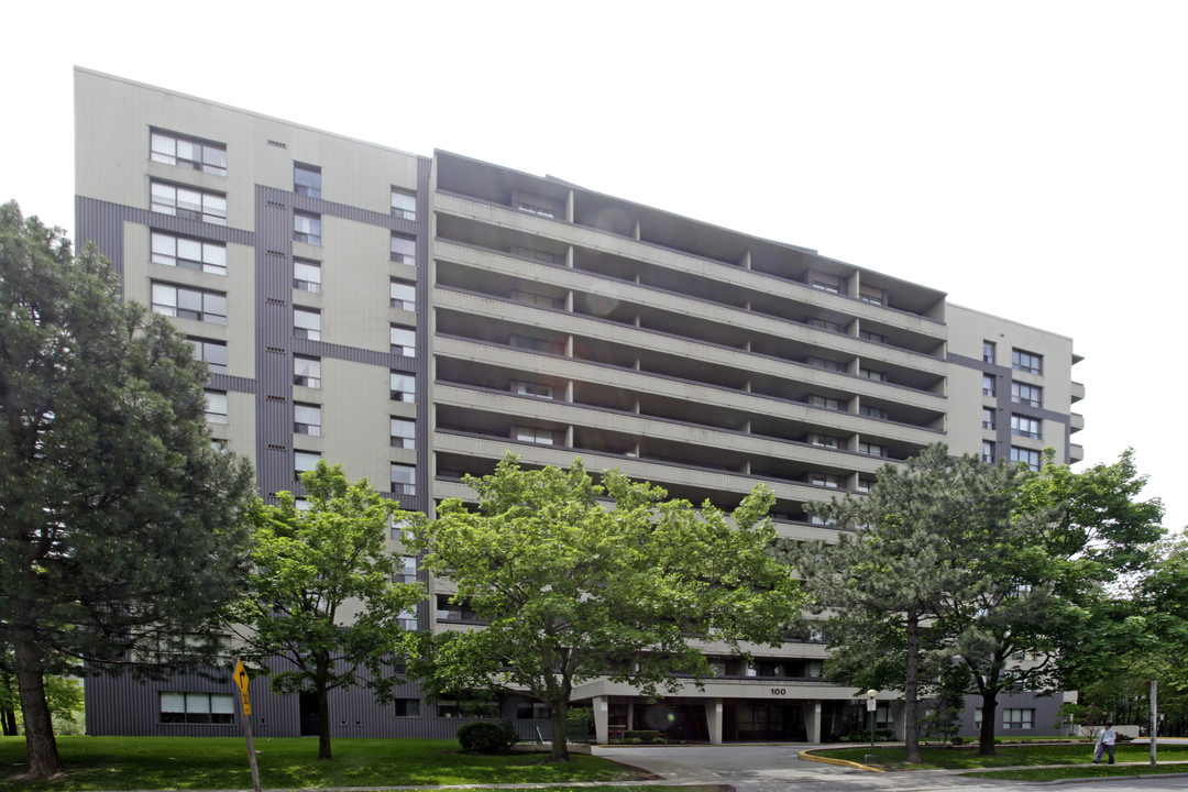 100 Canyon Ave in Toronto, ON - Building Photo