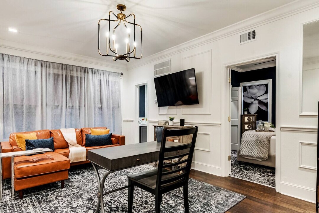 4903 Worth St in Dallas, TX - Foto de edificio