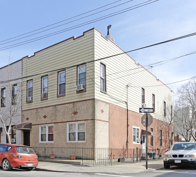 6721 Forest Ave in Ridgewood, NY - Building Photo