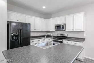 18009 W Sunnyslope Ln in Waddell, AZ - Foto de edificio - Building Photo