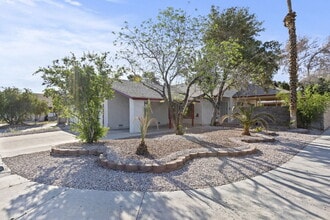7055 Sylvan Oak Dr in Las Vegas, NV - Building Photo - Building Photo