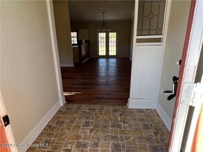 1300 Eldron Blvd SE in Palm Bay, FL - Foto de edificio - Building Photo