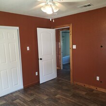 710 W 4th St in Taylor, TX - Building Photo - Building Photo