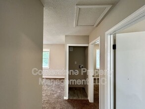 8160 Oak Dr in De Soto, KS - Building Photo - Building Photo