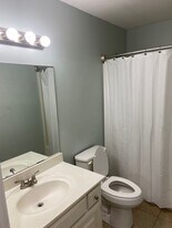 104 Oak Ave in Dickson, TN - Building Photo