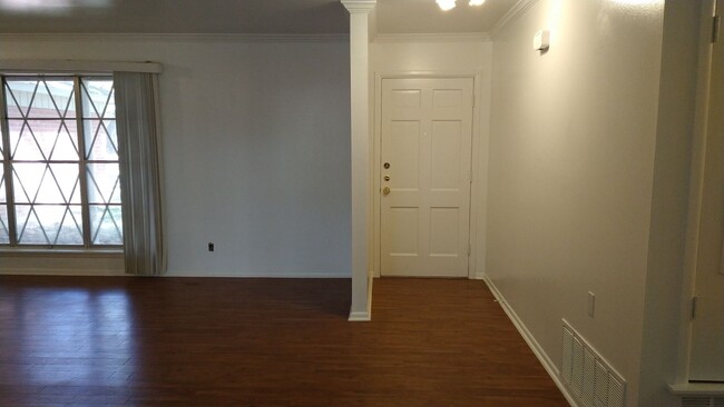 7342 Shady Hollow Ln in San Antonio, TX - Building Photo - Building Photo