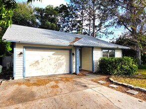 1717 Needles Ln E in Largo, FL - Building Photo - Building Photo