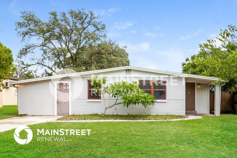 2326 E 111th Ave in Tampa, FL - Building Photo