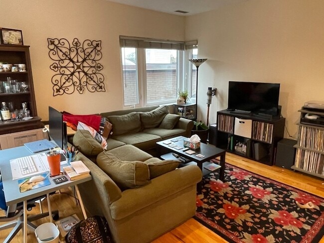 110 Strathmore Rd, Unit 401 in Boston, MA - Building Photo - Building Photo