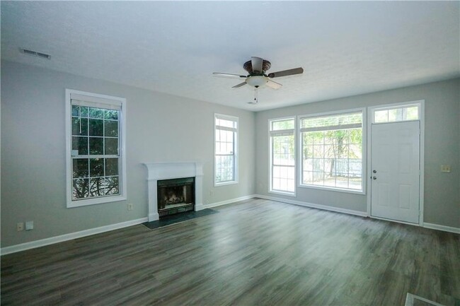 2345 Bretdale Rd in Duluth, GA - Foto de edificio - Building Photo