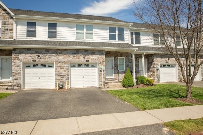 24 DeCroce Ct in Parsippany Troy Hills, NJ - Building Photo - Building Photo