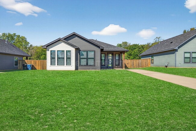 property at 1425 S 7th Ave