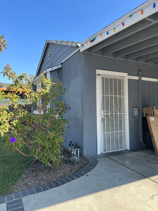 13292 Rangoon St in Los Angeles, CA - Foto de edificio