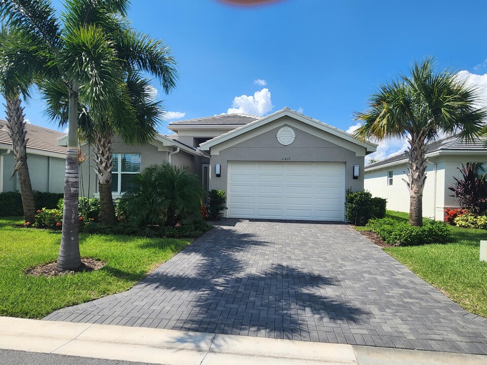 11417 SW Hawkins Terrace in Port St. Lucie, FL - Building Photo