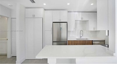 1119 W Las Olas Blvd, Unit 1 in Fort Lauderdale, FL - Foto de edificio - Building Photo