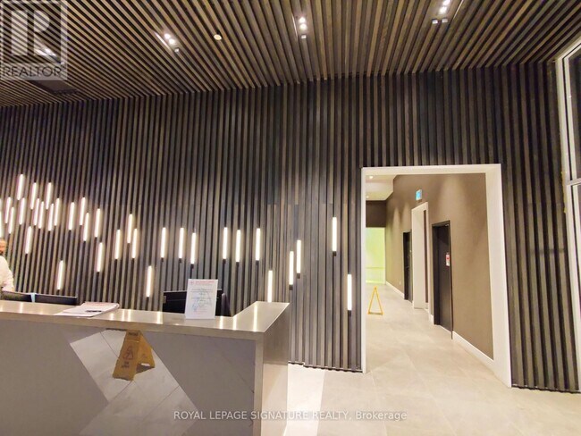 2485 Taunton Rd in Oakville, ON - Building Photo - Building Photo