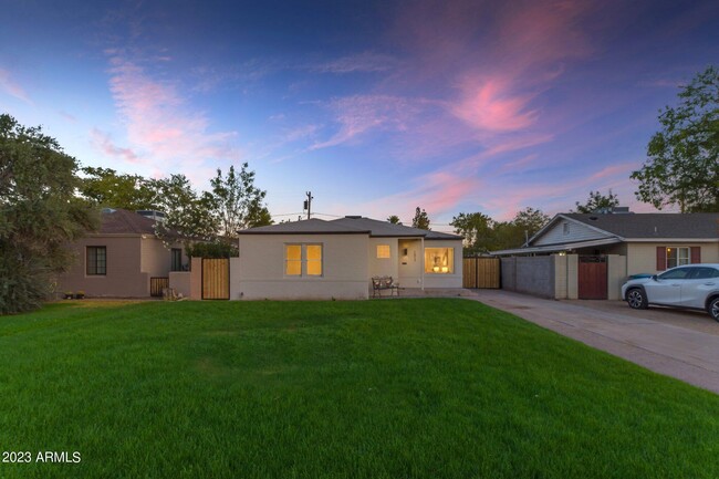 1517 E Granada Rd in Phoenix, AZ - Foto de edificio - Building Photo